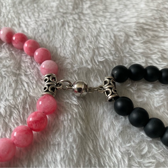 Black and pink beaded magnetic bracelets adjustable - Picture 8 of 8